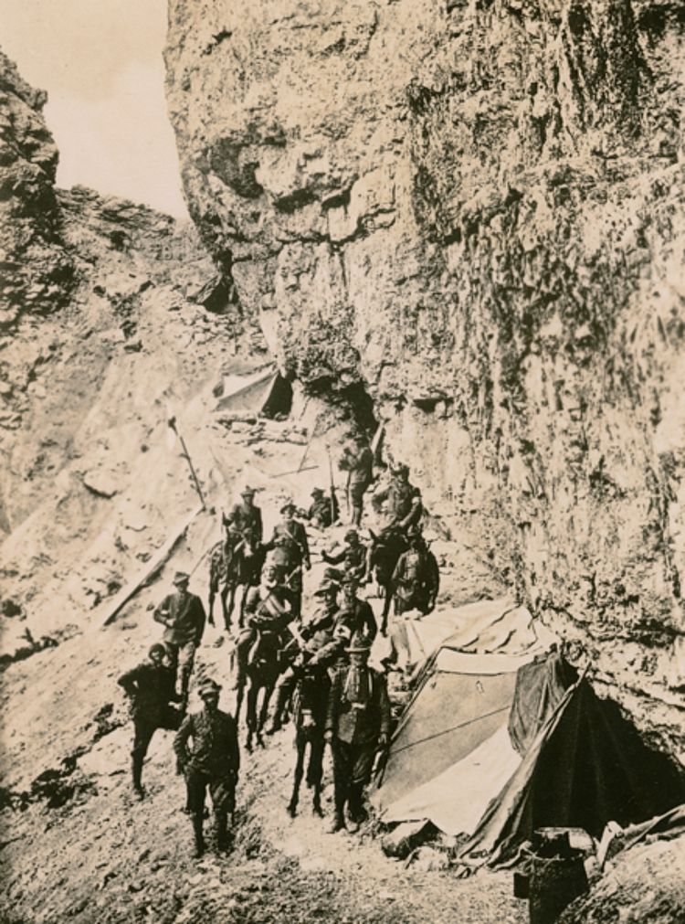 Biwak der italienischen Gebirgsjäger (Alpini) in Venetien im Ersten Weltkrieg (DRK) Biwak der italienischen Gebirgsjäger (Alpini) in Venetien im Ersten Weltkrieg (DRK)